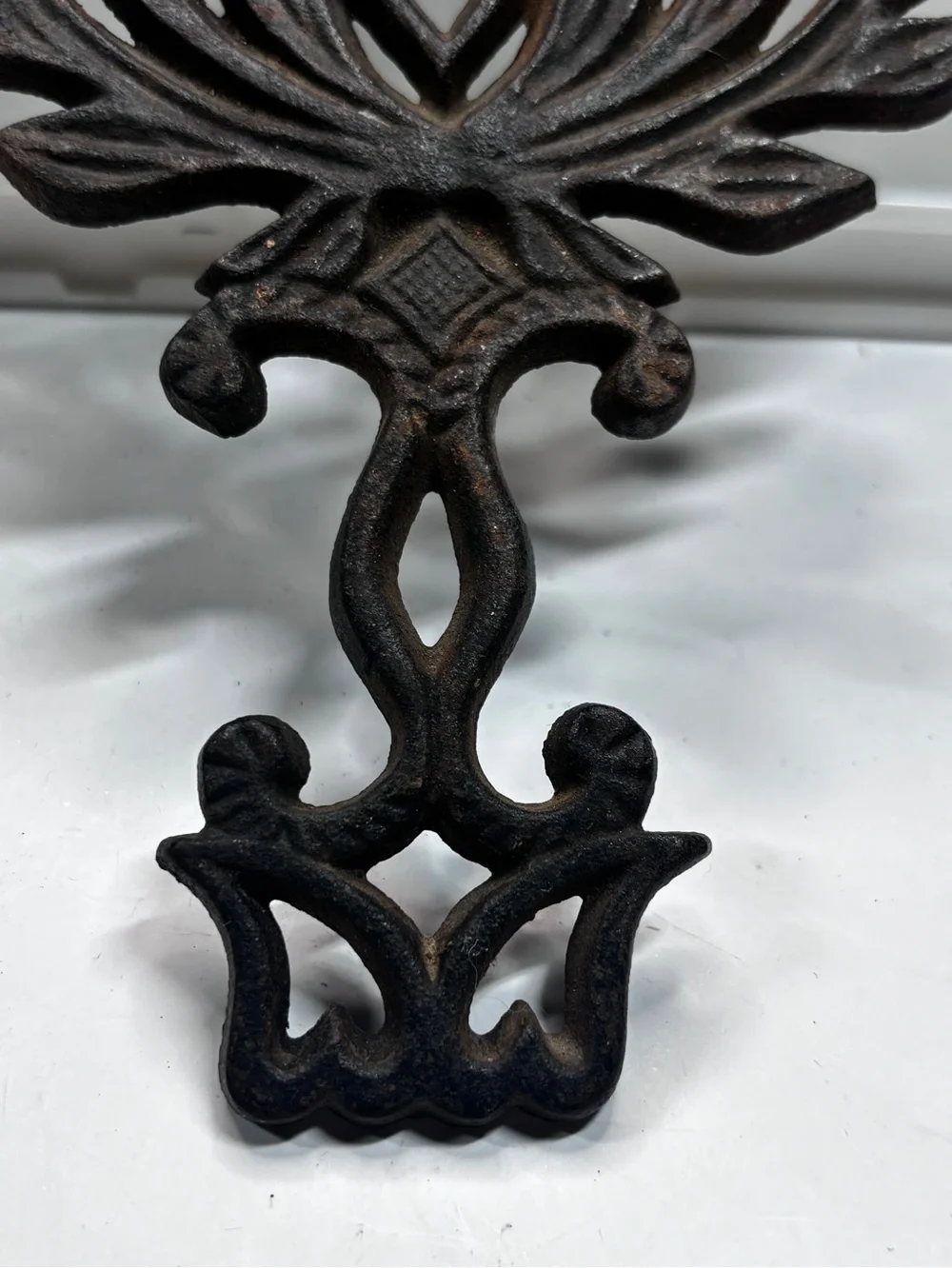Vintage 1949 J.Z.H. Cast Iron Trivet Eagle & Heart Wreath Americana heart - Picture 3 of 10